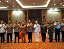 Foto Bersama dengan Salam Presisi Acara Rakorkes Biddokes Polda Sulsel. I 'Tisham Fajri