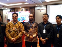 Foto Bersama Ketua KPU Makassar dan Penyelanggara lainnya.