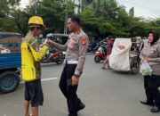 Ramadhan Penuh Berkah, Polrestabes Makassar Bagikan Takjil