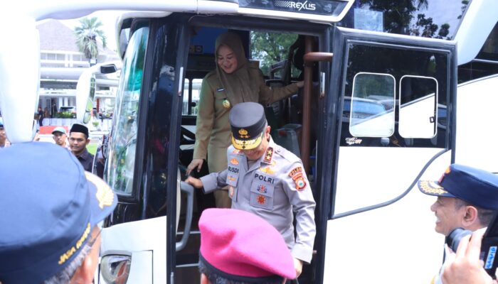 Gubernur Sulsel bersama Forkopimda Lepas Ratusan Peserta Mudik Gratis