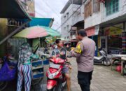 Ajak Warga Jaga Kamtibmas, Bhabinkamtibmas Kunjungmae Sambangi Pasar Kokolojia