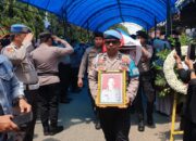 Suasana Haru Iringi Pemakaman Ipda (Purn) Abd Rahman Lallo, Polsek Manggala Berikan Penghormatan Terakhir
