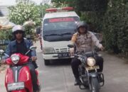 Berikan Pelayanan, Bhabinkamtibmas Katimbang Kawal Rombongan Pengantar Jenazah Hingga Ke Pemakaman