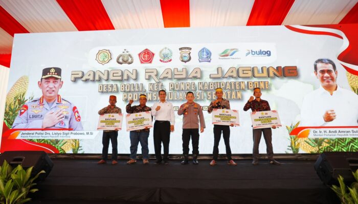 Kapolri-Mentan Panen Raya Jagung di Bone, Dukung Program Ketahanan Pangan Nasional