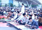 Kapolrestabes Makassar dan Jajaran Tunaikan Shalat Idul Adha 1446 H di Lapangan Karebosi