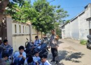Jaga Generasi Muda, Bhabinkamtibmas Kelurahan Berua Imbau Pelajar Taat Sekolah dan Jauhi Miras