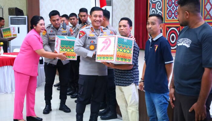 Polda Sulsel Bagikan 15.000 Paket Sembako dalam Rangka Hari Bhayangkara ke-79