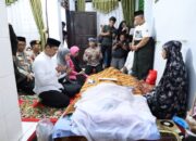 Kapolrestabes Makassar Melayat ke Rumah Duka Almarhum Aipda Hamdi Dharma Wira Waskita