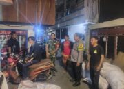 Bhabinkamtibmas dan Babinsa Kunjunganmae Bersinergi Sambang Warga di Tengah Cuaca Buruk