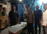 Sambang Warga di Malam Hari, Bhabinkamtibmas Baraya Sampaikan Pesan Kamtibmas