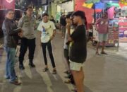 Patroli Sambang, Aipda Budi Rangkul Warga Ciptakan Situasi Kondusif