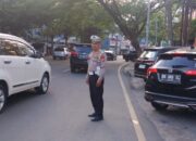 Wujudkan Kamseltibcar Lancar di Pagi Hari, Kanit Lantas Polsek Bontoala Turun Langsung Atur Lalulintas