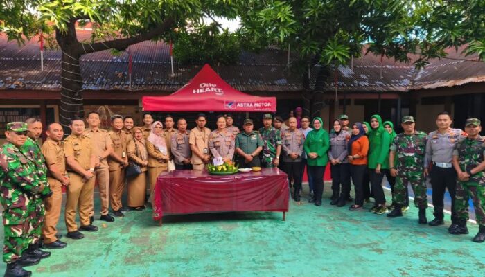 Danramil dan Sekcam Panakkukang Beri Kejutan HUT Bhayangkara ke-79 di Mapolsek Panakkukang