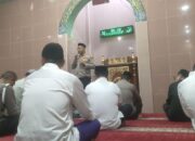 Waka polrestabes Makassar berikan tausiah pada kegiatan safari subuh di mesjid Darussalam kelurahan ujung pandang baru Kecamatan Tallo Makassar