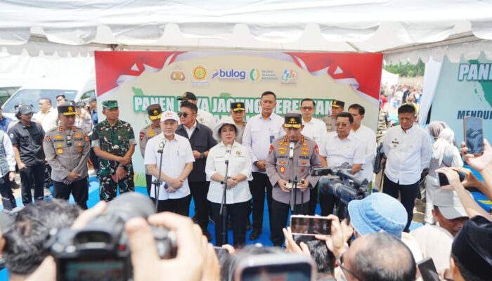 Polri Distribusikan 1.765 Ton Jagung ke Gudang Perum Bulog pada Panen Raya Kuartal III