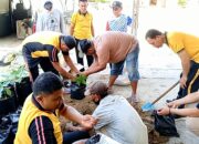 Polsek Biringkanaya Bersama Warga Tanam Cabe Dukung Program Ketahanan Pangan Nasional