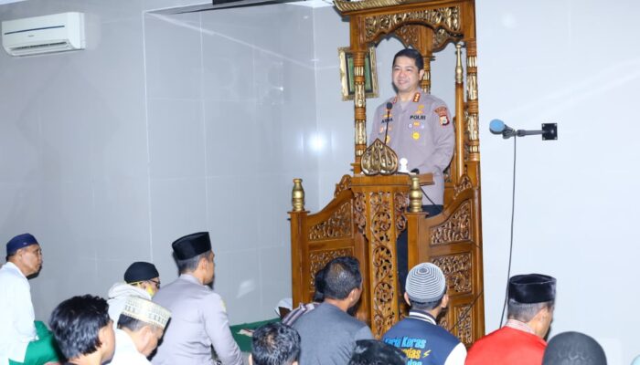 Kapolrestabes Makassar Safari Subuh di Masjid Nurul Ilmi, Ajak Warga Jaga Anak dari Pengaruh Negatif