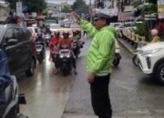 Polsek Manggala Siagakan Anggotanya di Titik Rawan Kemacetan Saat Musim Hujan