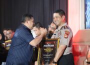 Kapolrestabes Makassar Mendapat Piagam Penghargaan Dari Peduli Indonesia Award By Herald.Id