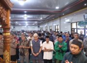 Polrestabes Makassar Sholat Ghoib untuk Korban Pesawat ATR 42-500
