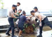 Bersih Bersih Pantai Losari, Polrestabes Makassar Polda Sulsel Gelar Bakti Sosial