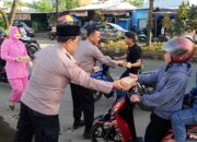 Ramadhan Berkah, Bhayangkari dan Polsek Biringkanaya Bagikan Takjil Gratis