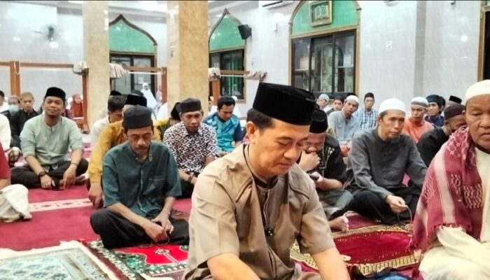 Safari Ramadhan, Camat Bontoala Didampingi Sekcam, Lurah, Linmas dan RT/RW Kunjungi Masjid Quba di Kelurahan Layang