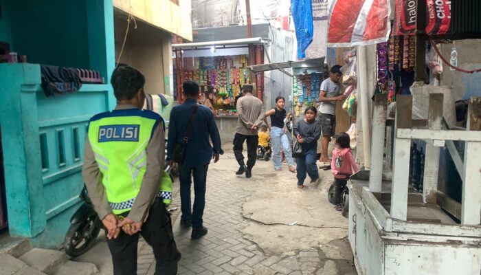 Polsek Tallo Gelar Patroli Jalan Kaki Lorong ke Lorong, Himbau Warga Cegah Gangguan Kamtibmas di Panampu Kampung Sapiria