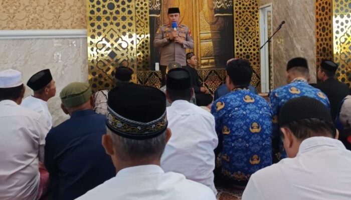 Kapolsek Ujung Pandang Gelar Safari Jumat, Sampaikan Pesan Kamtibmas di Pulau Lae-Lae