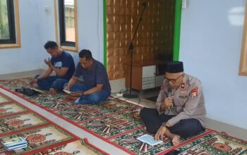 Kapolsek Tamalate Pimpin Pembinaan Rohani dan Mental Personel Lewat Tadarus Al-Qur’an
