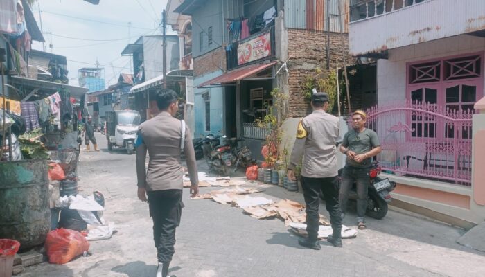 Polsek Tallo Gelar Patroli Jalan Kaki di Lorong-Lorong Rawan, Antisipasi Gangguan Kamtibmas di Makassar