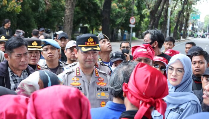 Kapolrestabes Makassar Kawal Penyampaian Aspirasi Buruh di depan Kantor DPRD Provinsi Peringatan May Day 2026