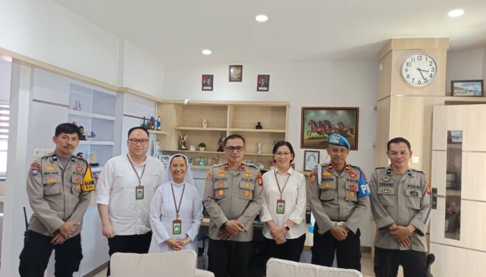 Kapolsek Ujung Pandang Silaturahmi di RS Stella Maris, Perkuat Sinergi Kamtibmas