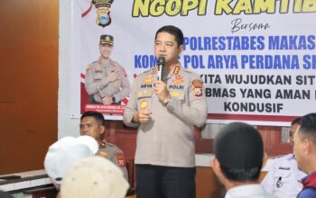 Kapolrestabes Makassar Ajak Warga Mariso Perkuat Pengawasan Anak Lewat Ngopi Kamtibmas