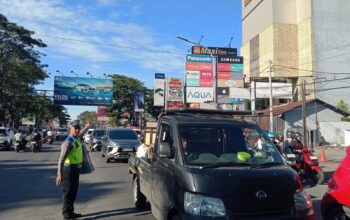Berikan Pelayanan Prima, Personel Lantas Polsek Rappocini Sigap Atur Arus Lalu Lintas