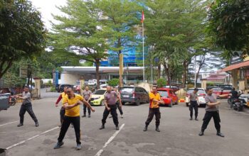 Kapolsek Ujung Pandang Pimpin Olahraga Bersama Personel