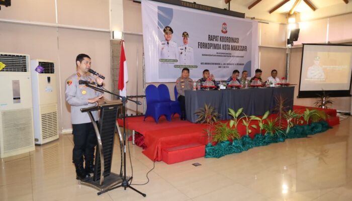 Kapolrestabes Makassar Hadiri Rapat Forkopimda, Perkuat Sinergi Jaga Kamtibmas Jelang Hari Besar Islam