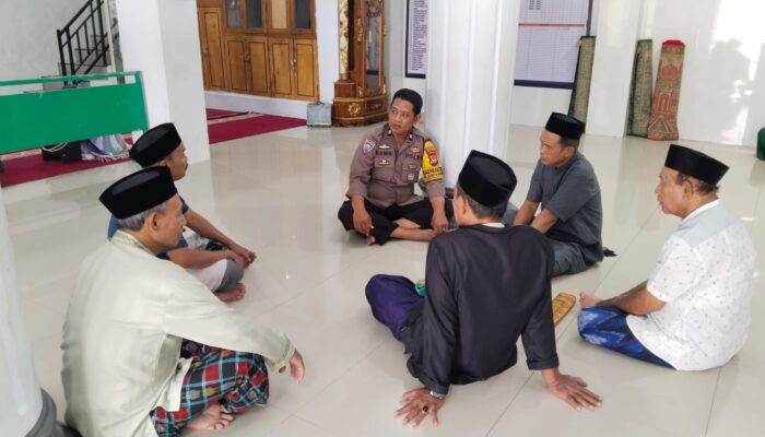 Bhabinkamtibmas Polsek Rappocini Koordinasi dengan Tokoh Agama Cegah Remaja Terlibat Geng Motor
