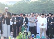 Kapolrestabes Makassar Sholat Idul Adha Bersama Ribuan Warga di Lapangan Karebosi