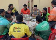 Wujud Kedekatan dengan Masyarakat, Kapolsek Ujung Pandang Santap Bersama Driver Ojol di Momen Idul Adha 1447 H