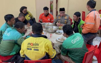 Wujud Kedekatan dengan Masyarakat, Kapolsek Ujung Pandang Santap Bersama Driver Ojol di Momen Idul Adha 1447 H