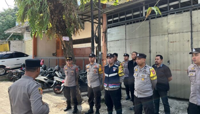 Kapolsek Tallo Pimpin Apel Pengecekan dan Arahan Pengamanan Unjuk Rasa Peringatan Hari Buruh di Jalan Sunu