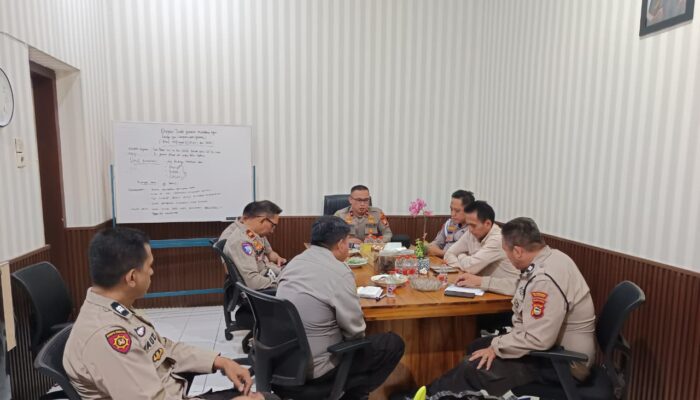 Kompol Muhammad Yusuf Ajak Personel Polsek Ujung Pandang Tingkatkan Soliditas dan Respons Cepat Laporan Warga