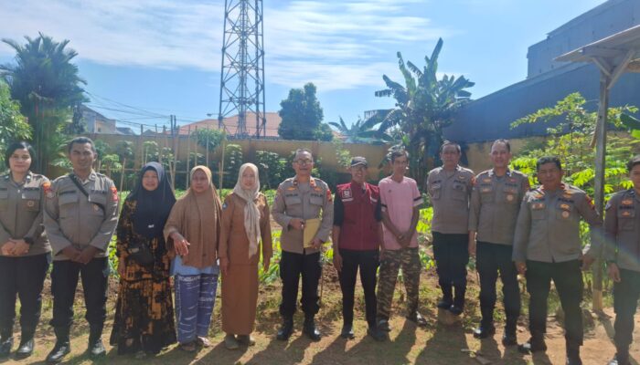 Dukung Ketahanan Pangan, Polsek Rappocini Bersama Tim Polrestabes Makassar Tinjau Lahan Produktif Warga