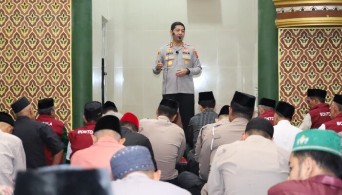 Kapolrestabes Makassar Ingatkan Warga Awasi Anak dari Pengaruh Geng Motor Saat Safari Subuh