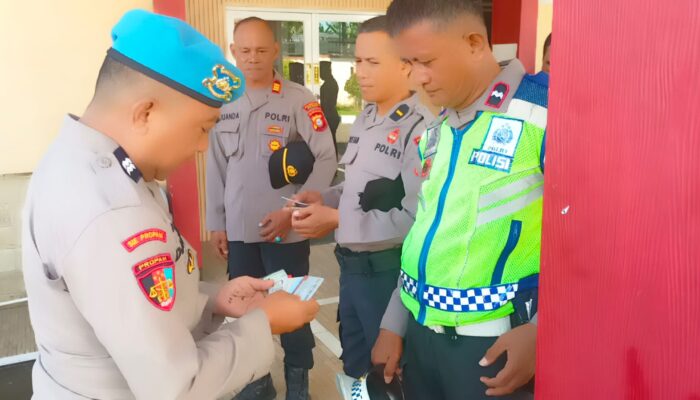 Pastikan Kesiapsiagaan dan Kepatuhan Anggota, Provos Polrestabes Makassar Sidak Personel Polsek Biringkanaya