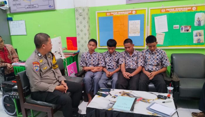 Cegah Kenakalan Remaja, Bhabinkamtibmas Bersama Sekolah Bina Siswa Pelanggar Disiplin