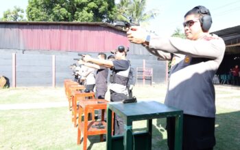 Tingkatkan Kemampuan Personil, Polrestabes Makassar Gelar Latihan Menembak