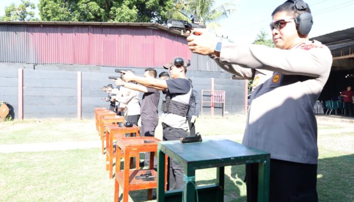 Tingkatkan Kemampuan Personil, Polrestabes Makassar Gelar Latihan Menembak