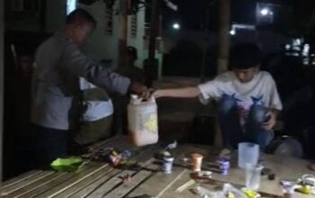 Polsek Manggala Bubarkan Pesta Miras di Kelurahan Manggala